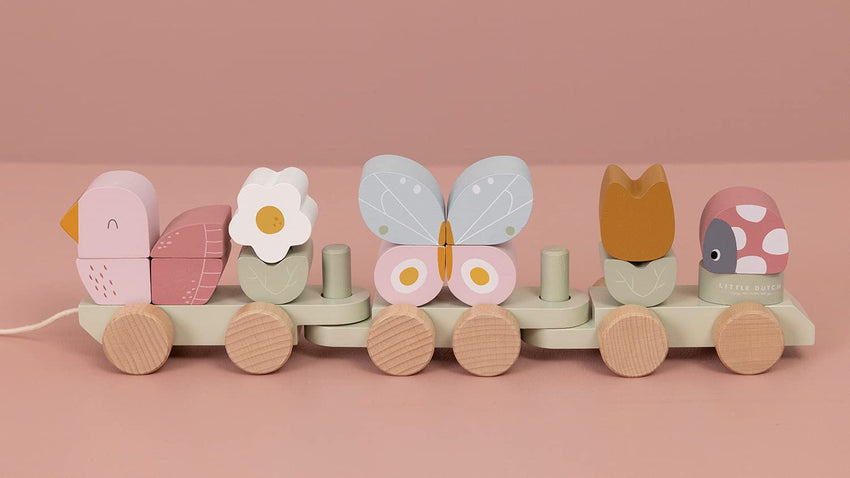 Trenino in legno con costruzioni