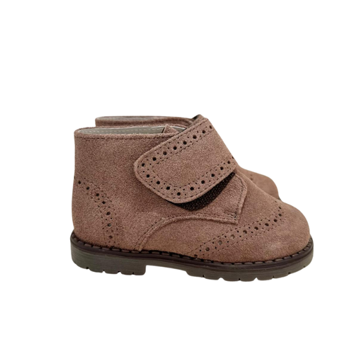 Stivaletto in camoscio con strappo - B2138